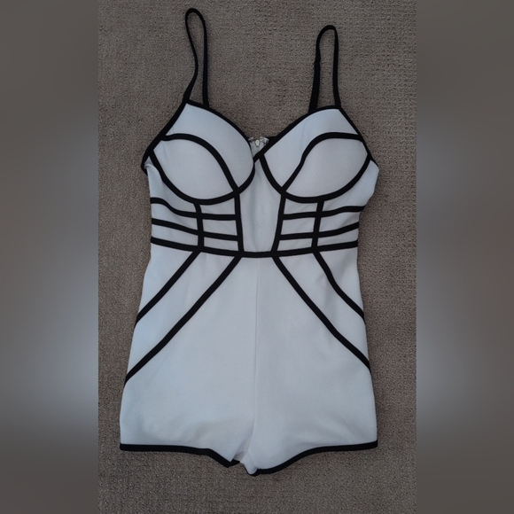 Charlotte Russe Black & White Piping Sweetheart Spaghetti Strap Bustier Romper - Picture 2 of 8